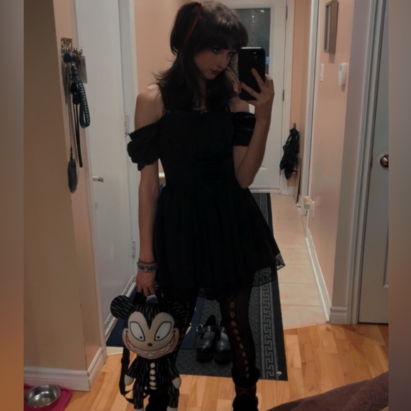 Meet your Posher, Amy - Picture 2 of 3